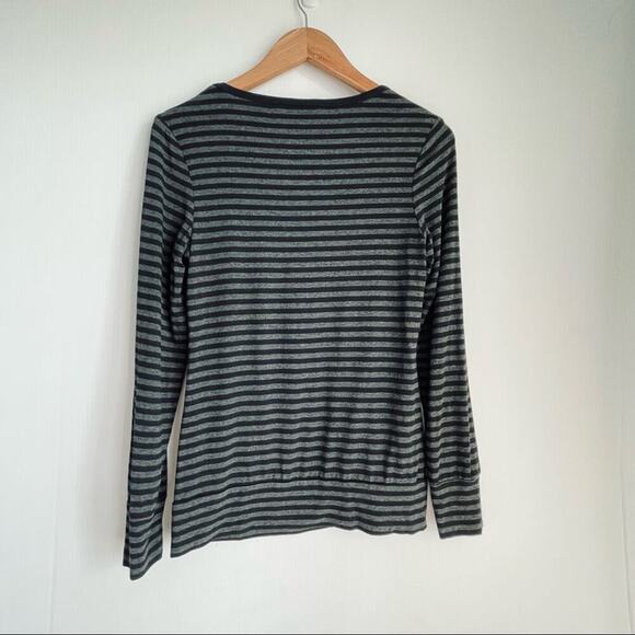 Trina Turk long sleeve scoop neckline striped shirt sz M grey and black stripes - Picture 6 of 7